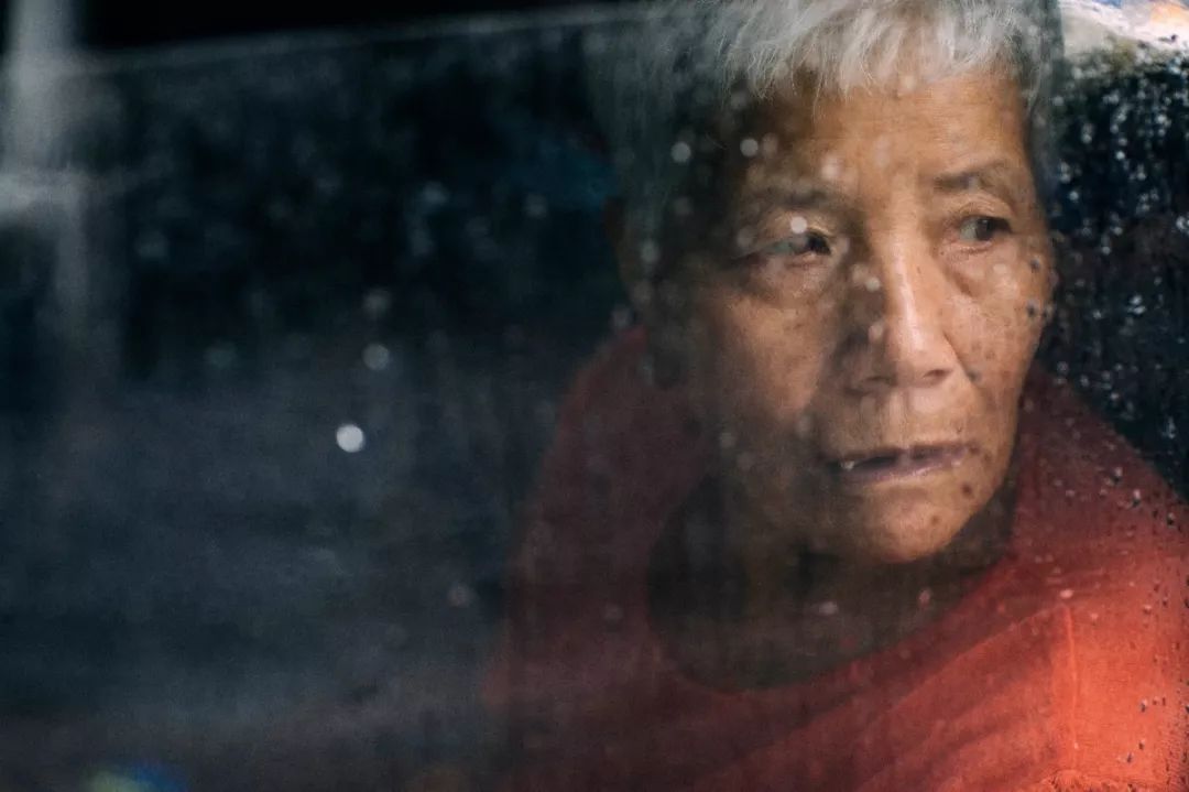 我们该怎么对待亲人的离别和病痛,如何看待疾病和死亡