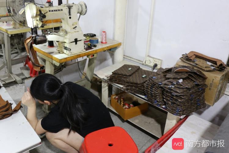 假LV、假香奈儿广州城中村制作卖往阿联酋!成本两百能卖几万