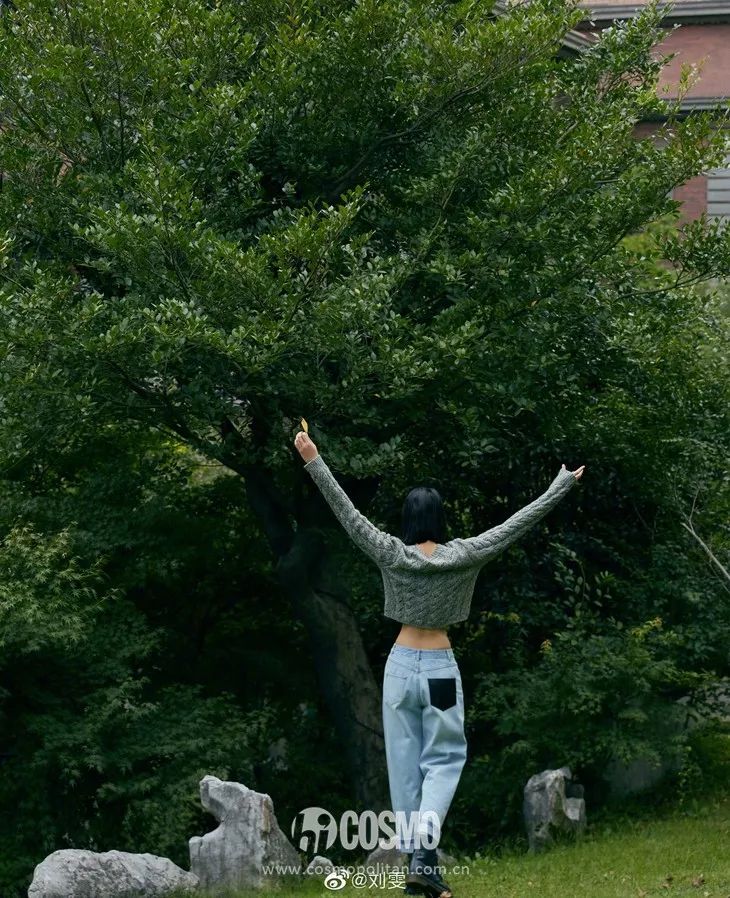 好久不见的ITgirl钟小姐，毛衣很不错喔