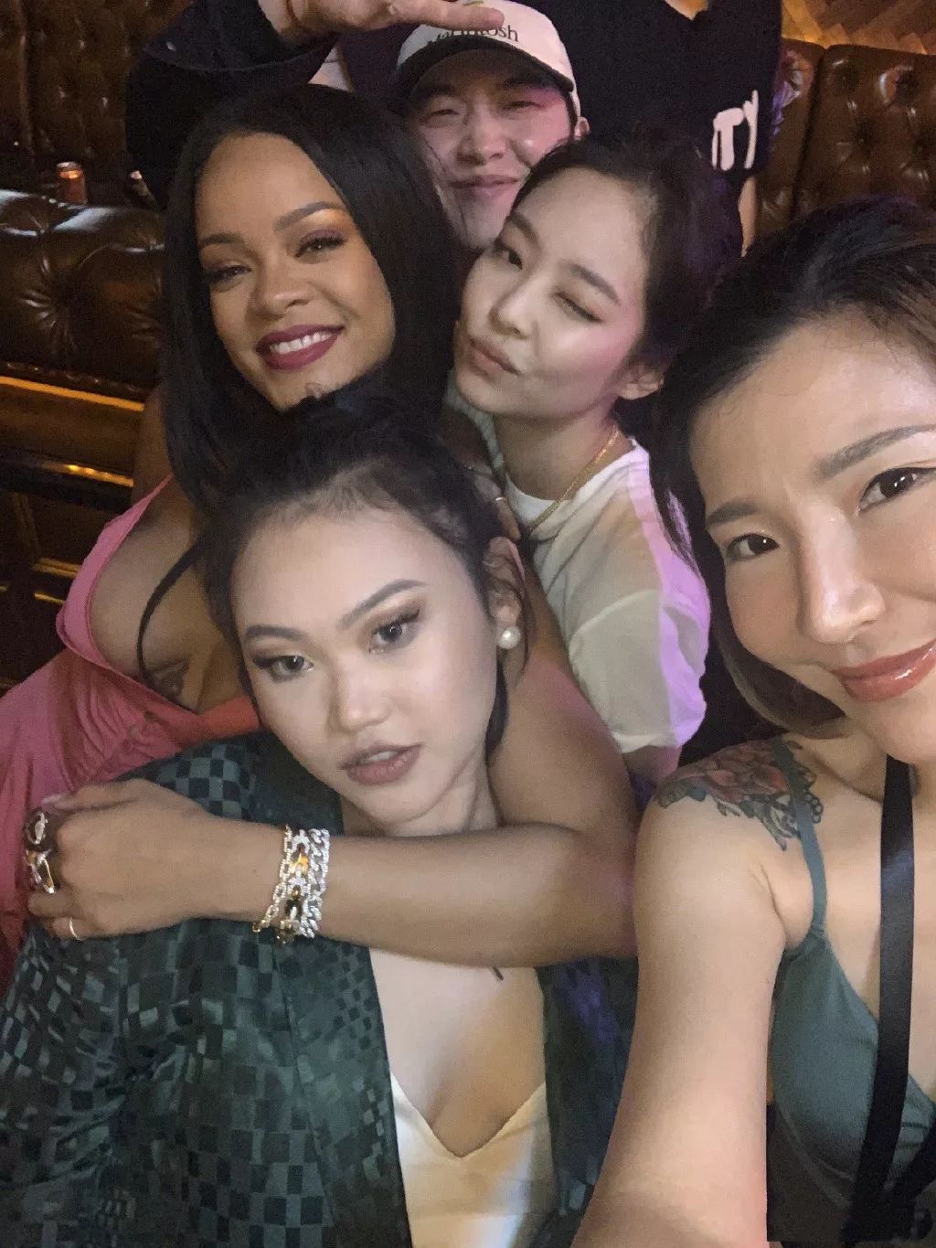 神仙大V和我们一起在上海发“奖状”！？我们飘了……