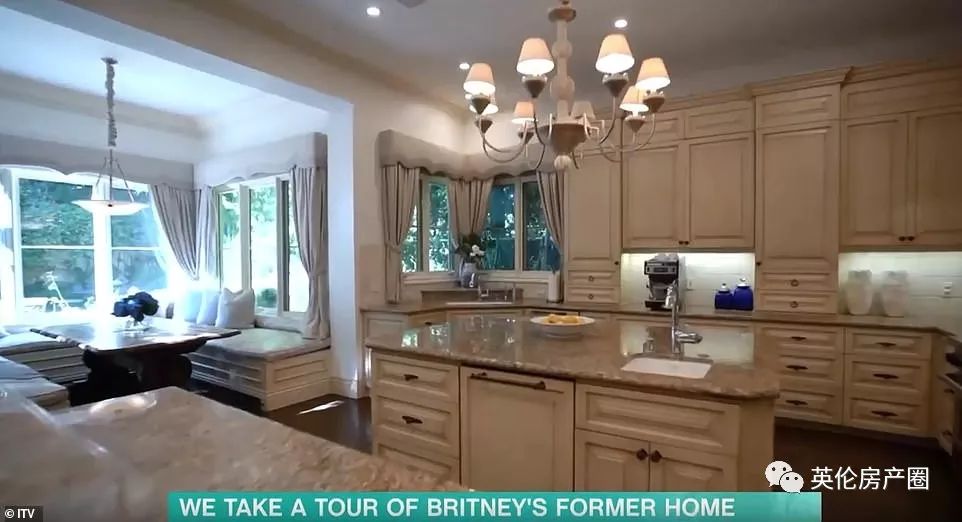 小甜甜布兰妮卖美国豪宅！赔的还不是一点半点