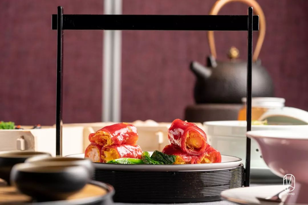 新店68折！杭州竟有餐厅公然把“浴缸”搬上桌，甚至为顾客准备了婚纱