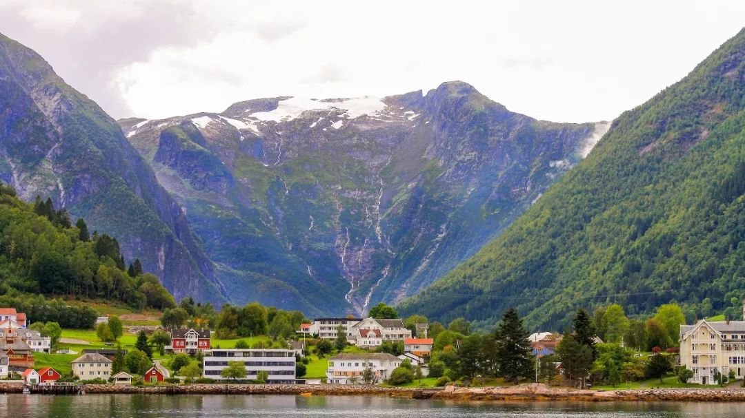 冰雪奇缘是英文电影吗,冰雪奇缘简介视频
