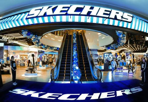 商业周刊｜LV母公司收购Tiffany，家乐福旗舰店正式上线苏宁易购，阿里巴巴正式在港交所上市……