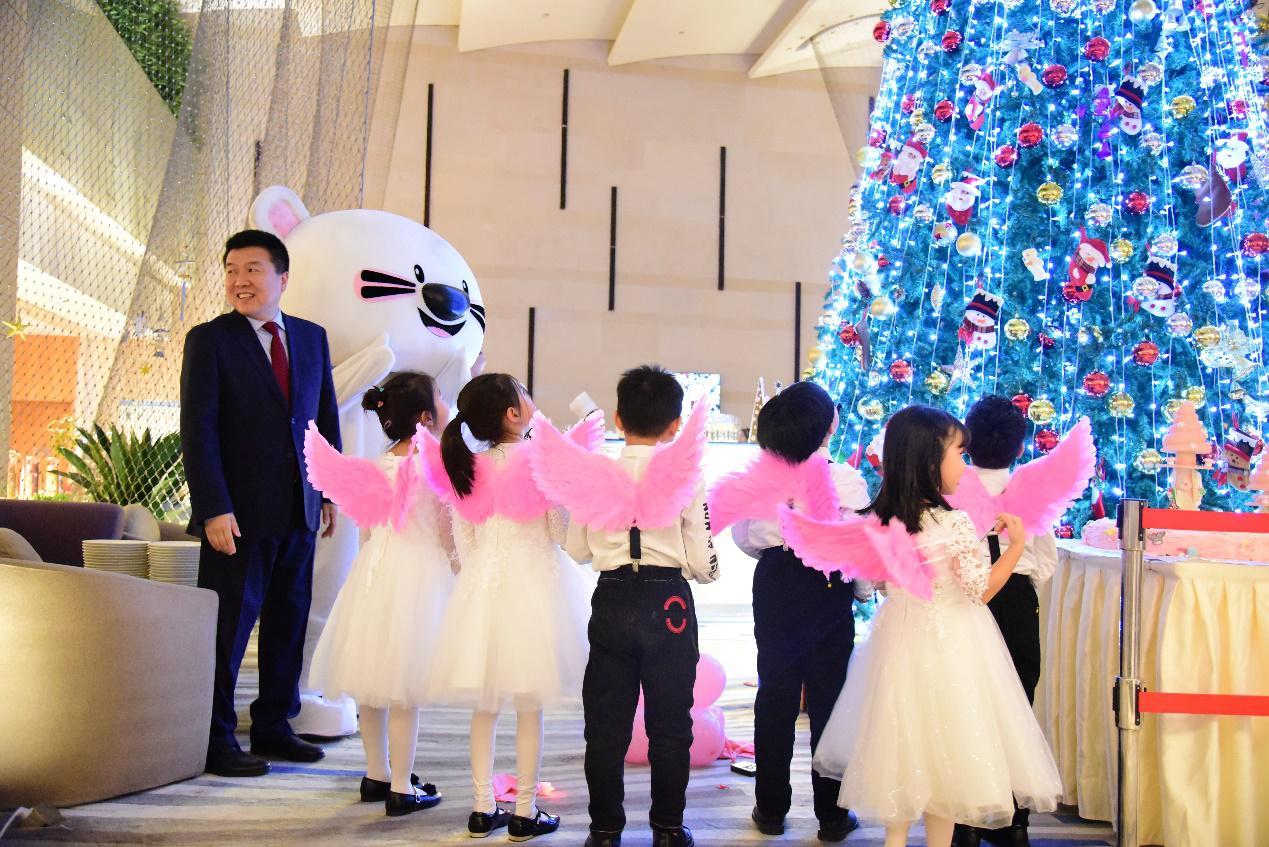 青岛中心假日酒店圣诞自助,圣诞节青岛酒店