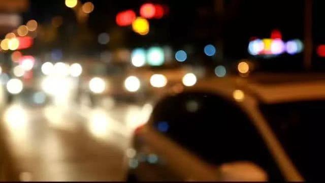 更衣室里有人与男子视频身边女子一丝不挂全被拍