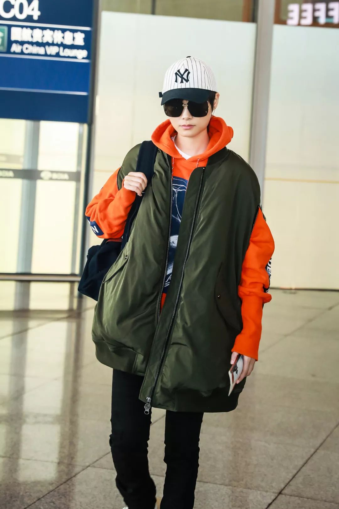 李宇春最新短款羽绒服,李宇春同款羽绒服长款