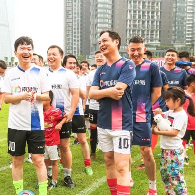 小马哥玩足球,小马哥踢球完整视频