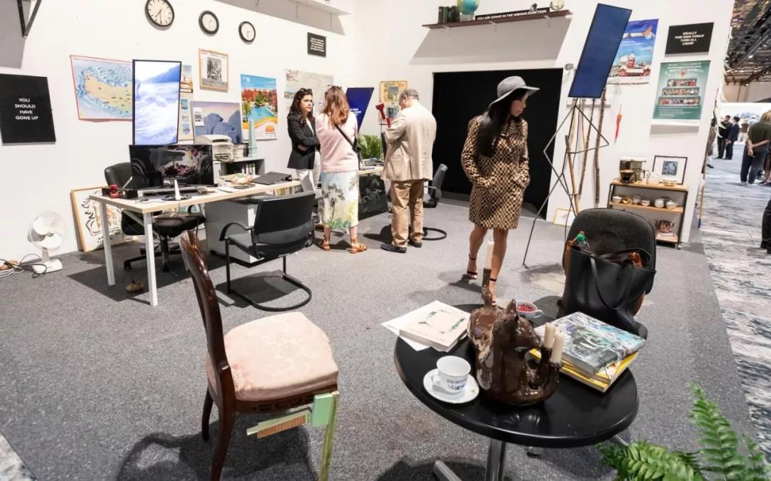 12万美元售出一支卡特兰的香蕉？巴塞尔迈阿密的消费主义悖论与生态危机议题