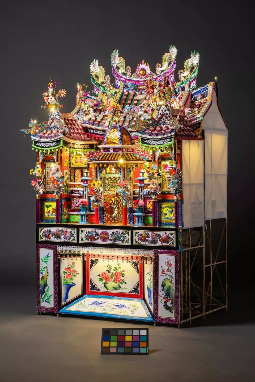 中国人烧给死人的纸扎，登上巴黎设计周，还被法国博物馆收藏