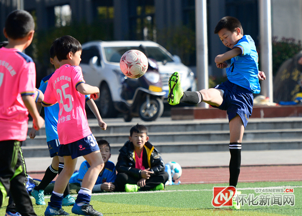 小学举行校园足球联赛,通道礼雅小学六一表演