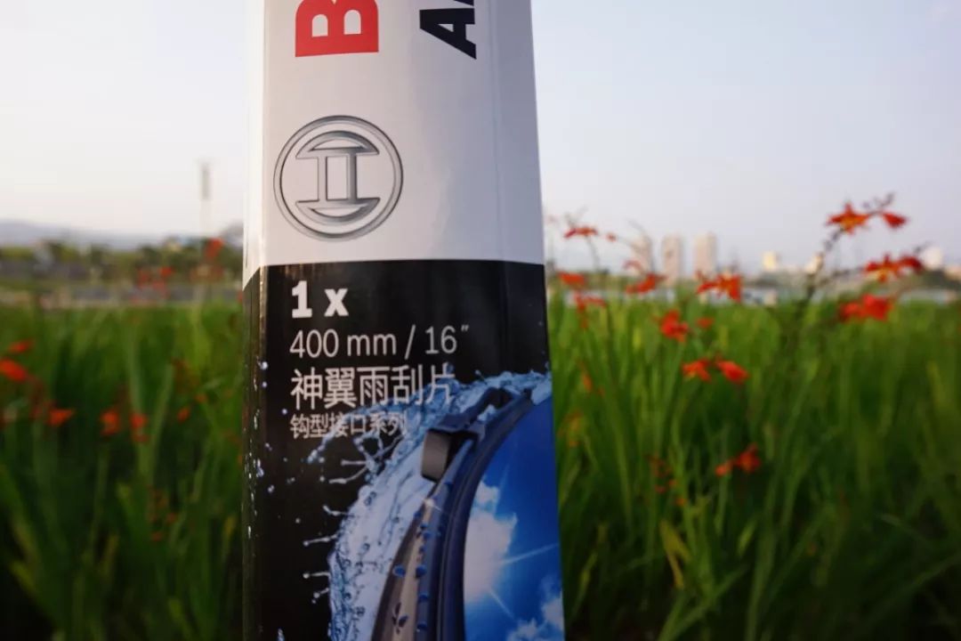 严重老化开裂，雨刮还不换？只会加玻璃水的7年老司机终于迎来换雨刮首秀！宝骏560女车主“*力暴**”安装的新雨刮，靠谱吗？