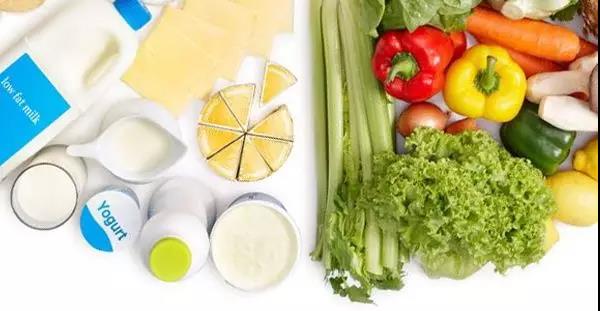 女人喝牛奶记住4个最佳时间,一天中喝牛奶的最佳时间