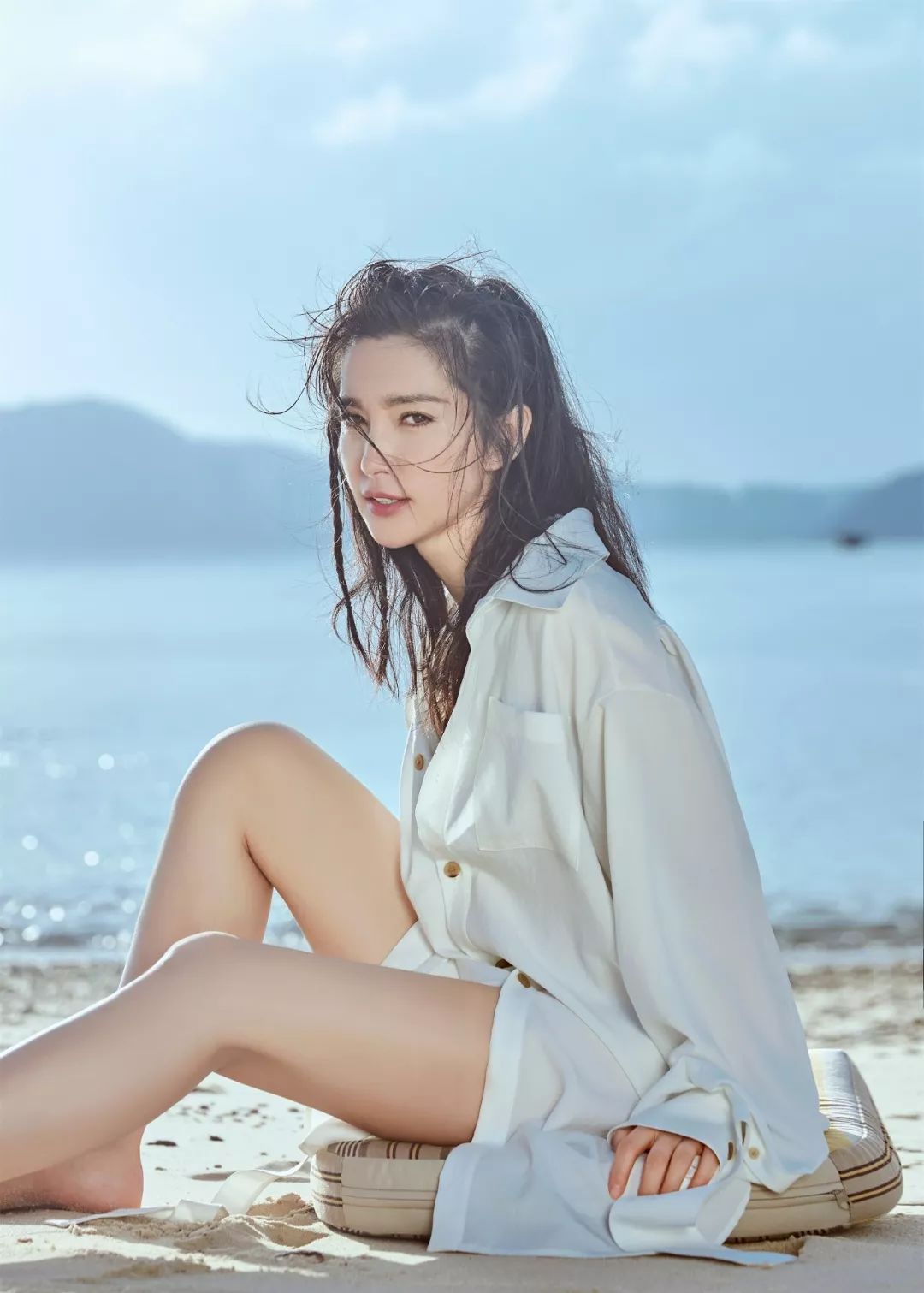 倪妮泳装“湿身”撩人;陈冠希“炒鞋”引群架;无印良品搞装修