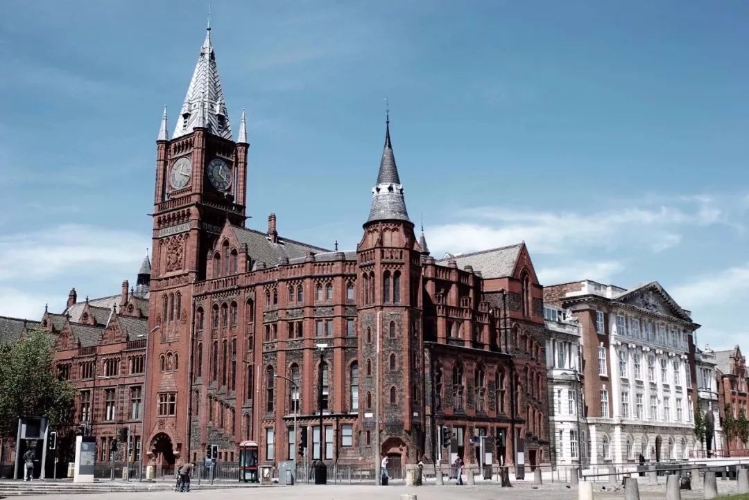 上海妈妈放弃重点中学，送孩子留学英国，网友们怼起来了