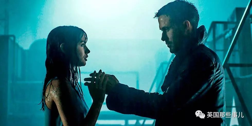 她是新任007邦女郎，也是梦露…这个古巴妹子，凭啥成了新一代性感女神？