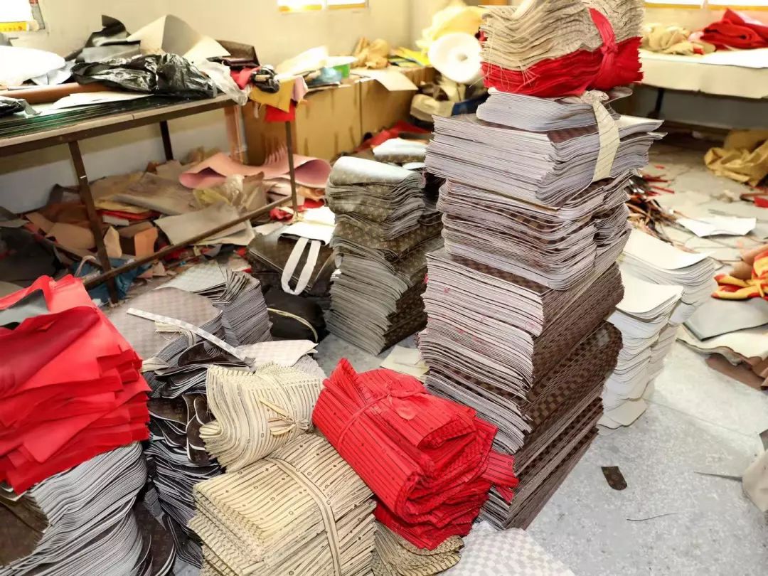 burberry鍥村肪浜屾墜,burberry200*36鍥村肪