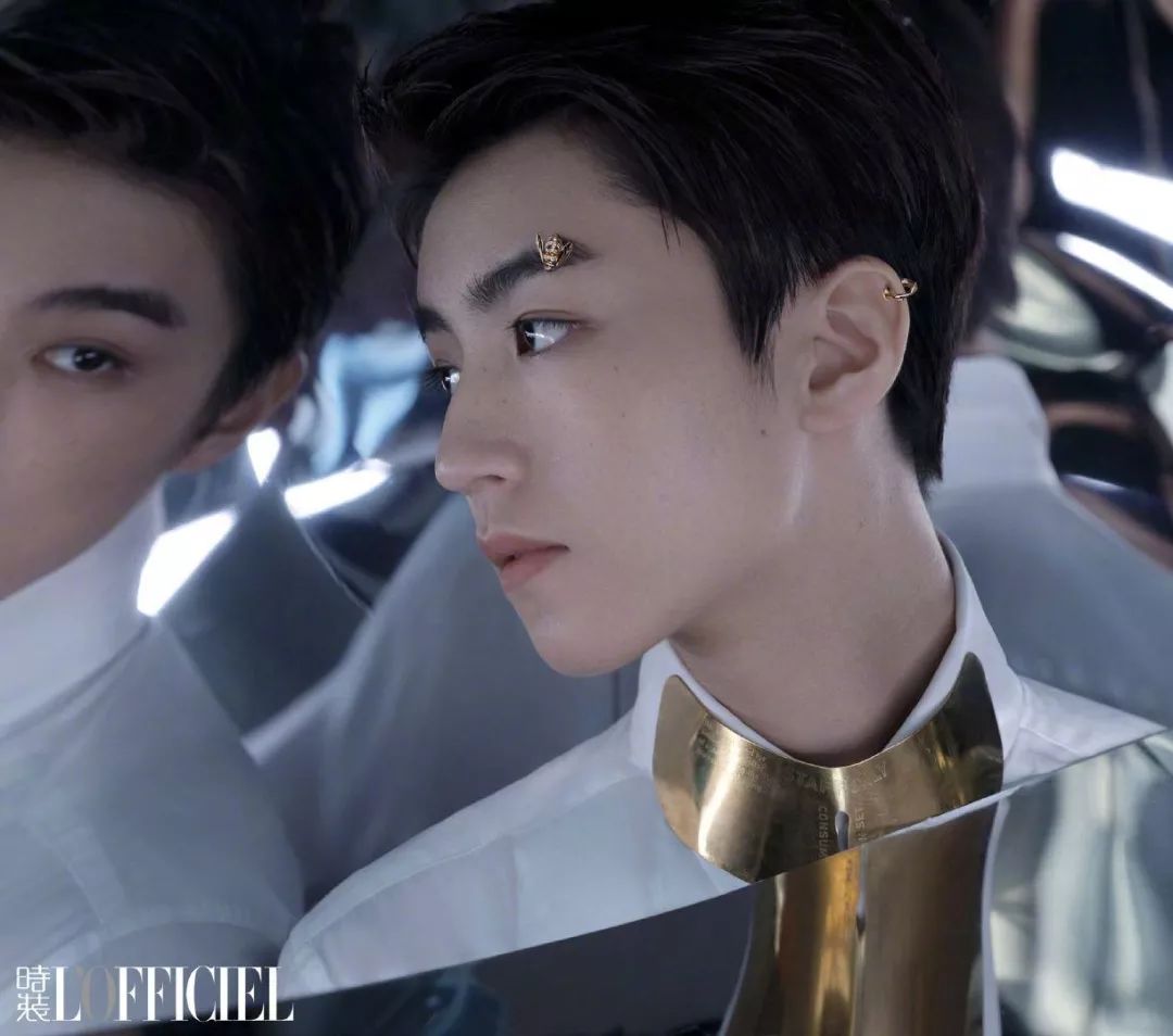 易烊千玺和王俊凯拍视频开盲盒,易烊千玺和王俊凯拆盲盒