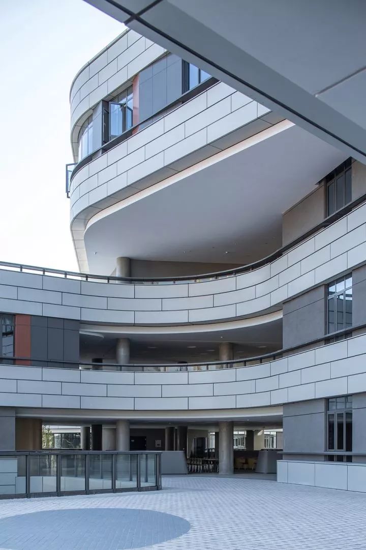 拒绝“千校一律”,浙大教院附中完成漂浮立体校园