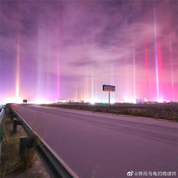 早上6点多公交车挤不挤,早上的公交车非常拥堵