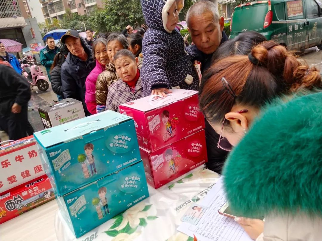 邮件包裹代收代投，还能买火车票，大写的方便