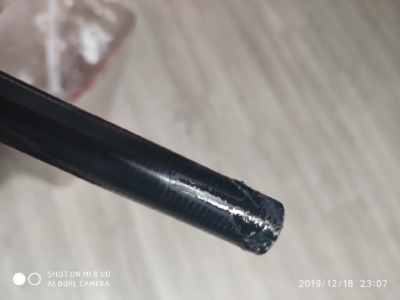 鱼竿被502胶水粘住拉不出来怎么办,鱼竿破裂最好的修复方法