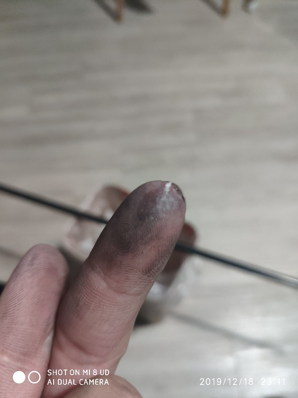 鱼竿被502胶水粘住拉不出来怎么办,鱼竿破裂最好的修复方法