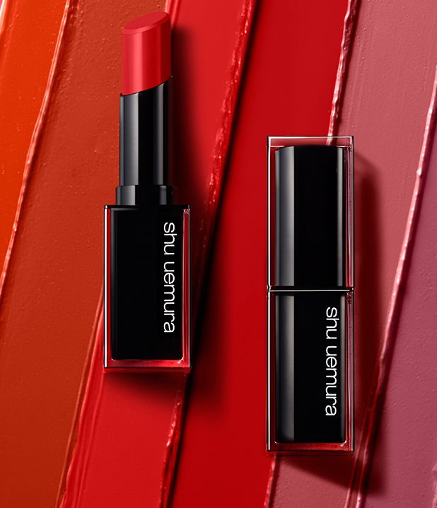 易烊千玺阿玛尼晚宴和别人聊天,易烊千玺阿玛尼晚宴打招呼