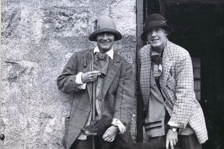 烦死了|你们这些男明星干嘛抢女装穿