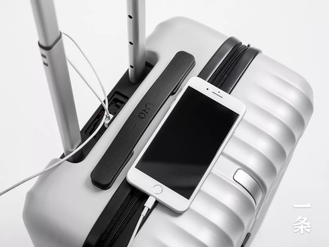 行李箱中的“战斗机”，能定位、不怕丢，还能给自己称重！||Chin@美物