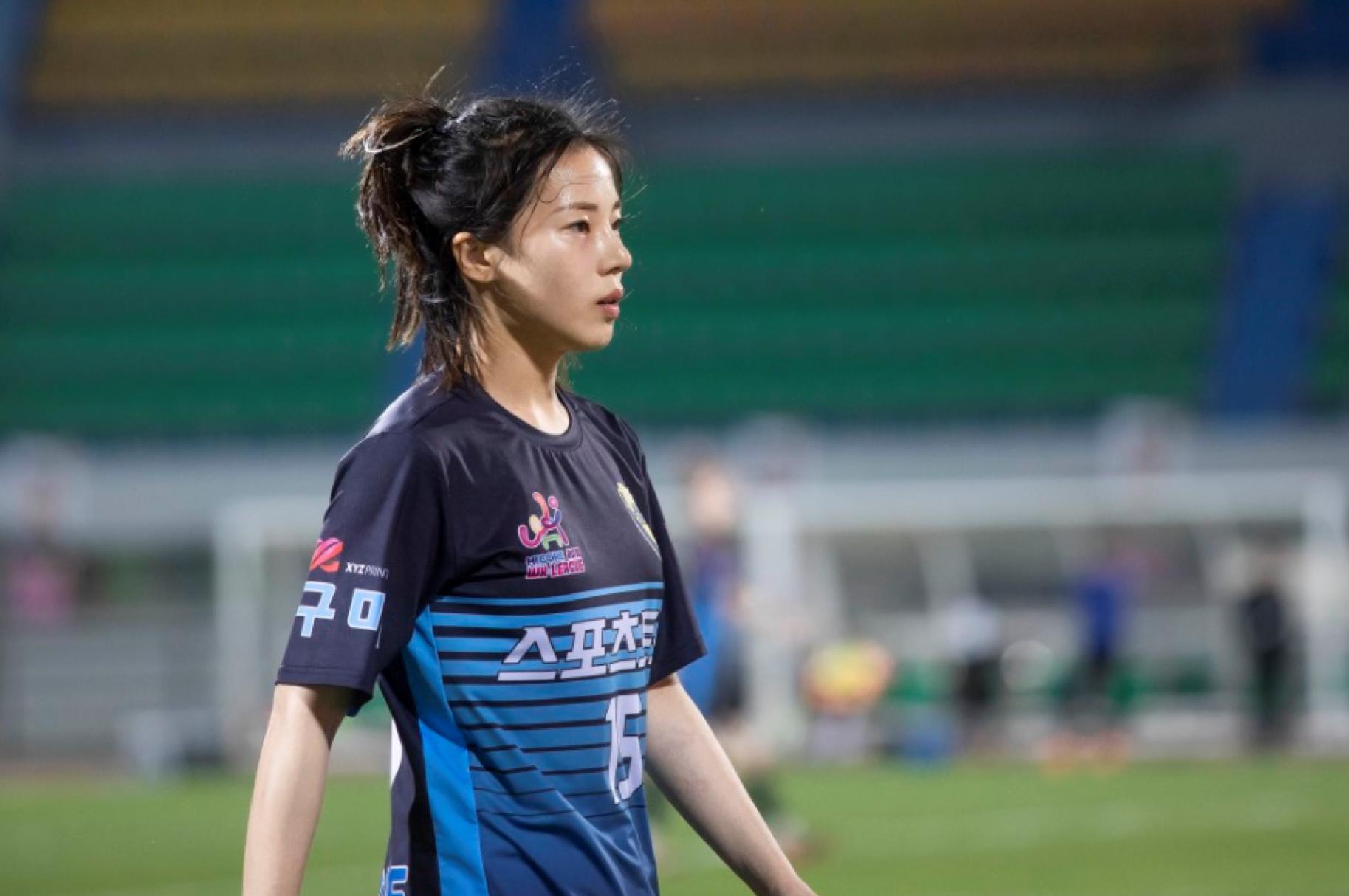 足球女神周秀珍撞脸秀智？她究竟是谁？