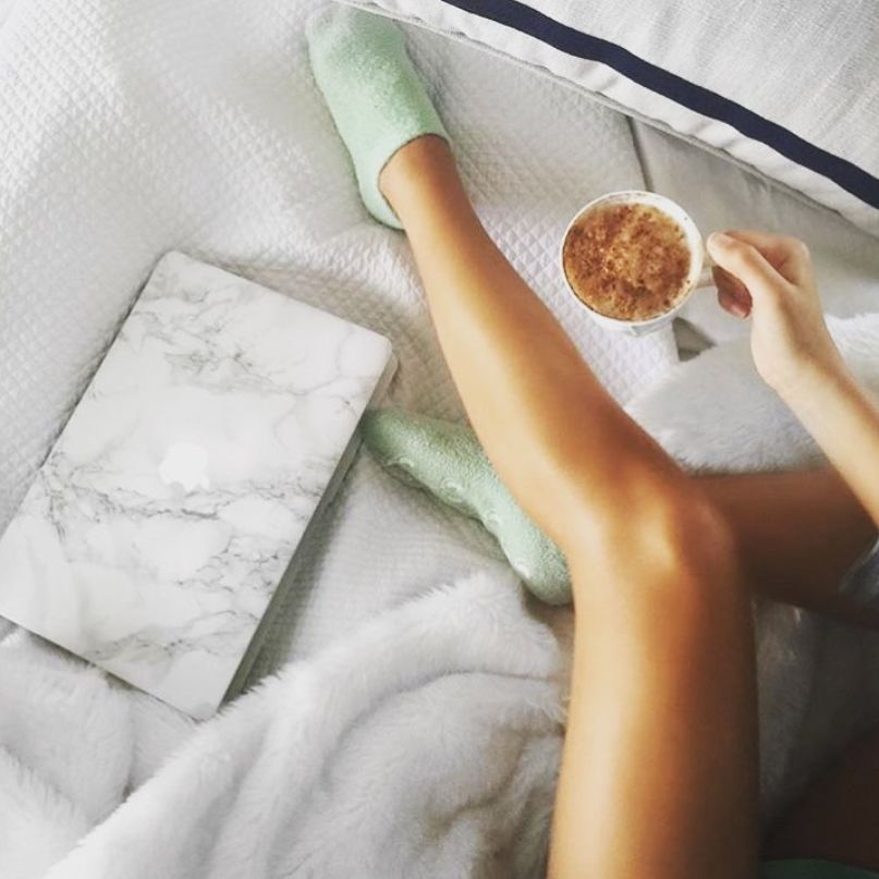 呵护手足|戴手套=精油SPA？还不耽误玩手机？30分钟急救手膜足膜，死皮老茧全消失，让你从头嫩到脚