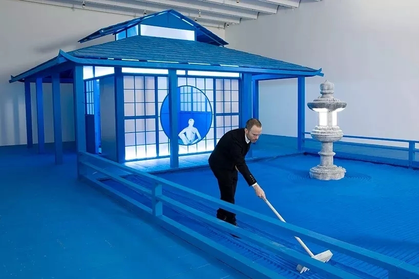 看他的“时间废墟”，世界观崩塌