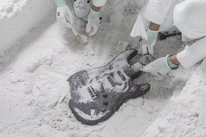 看他的“时间废墟”，世界观崩塌