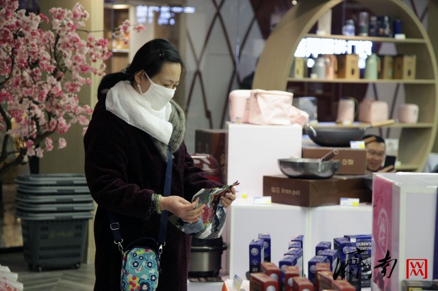 绿地全球贸易进博会展馆,济南绿地全球贸易港今天消息