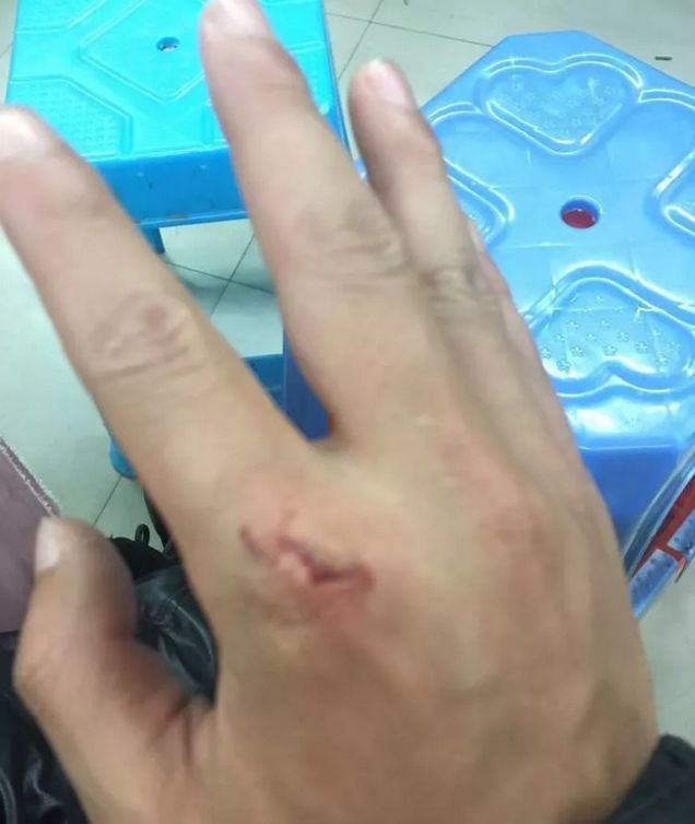 不锈钢铁盆2个!外卖小哥接到年轻女子的订单,越想越不对劲...