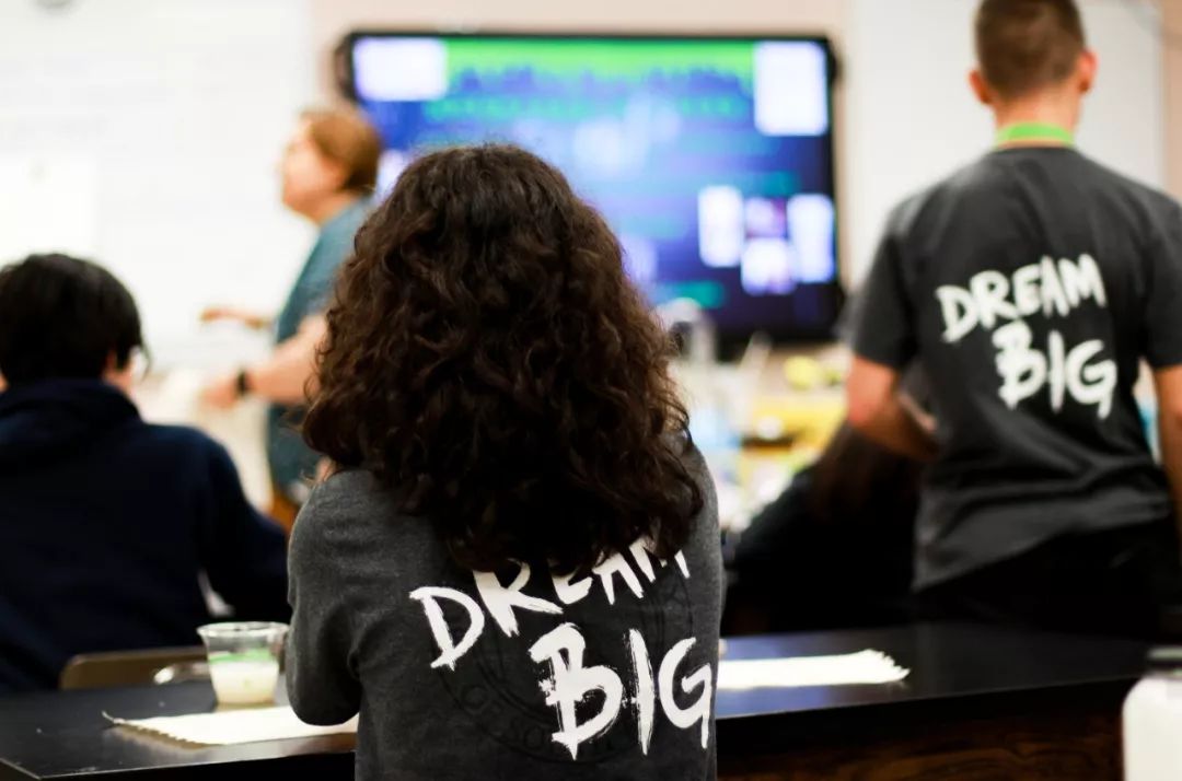 40岁以上留学回国发展机会多吗,普通家庭孩子留学有必要吗