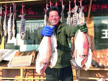 新年第一晒海边“晒鱼场”鱼干飘鲜香