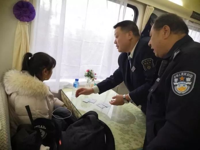 16岁女孩遭母亲责骂离家出走,16岁女孩遭家长责骂