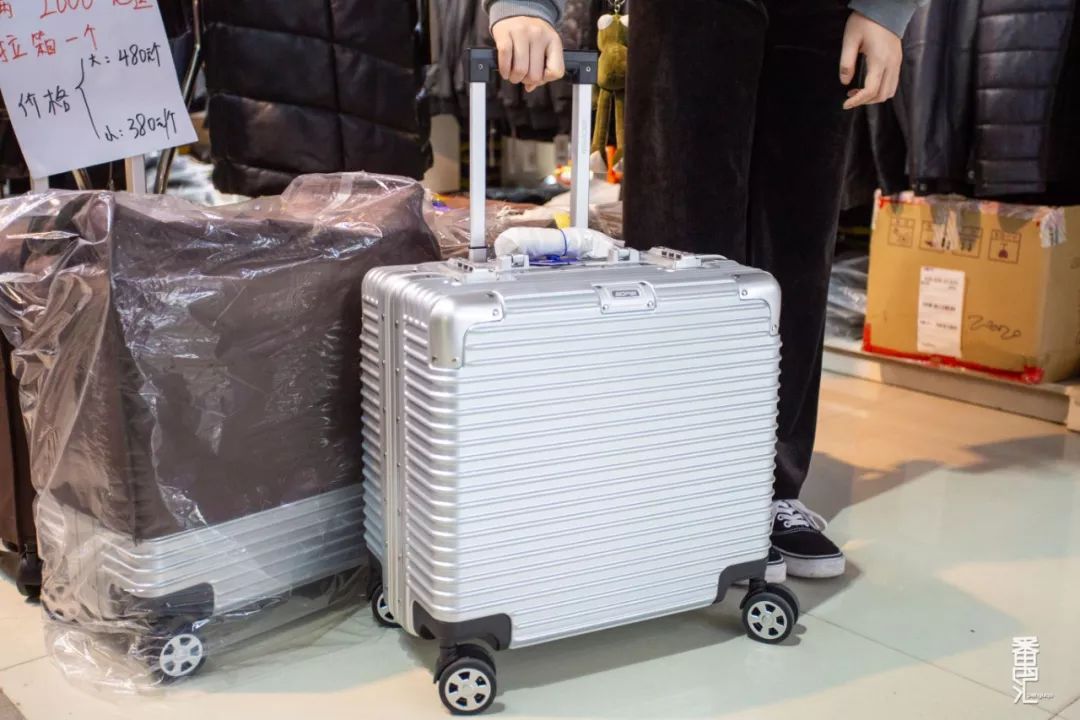 南村工厂特卖店,广州番禺南村特卖场服装