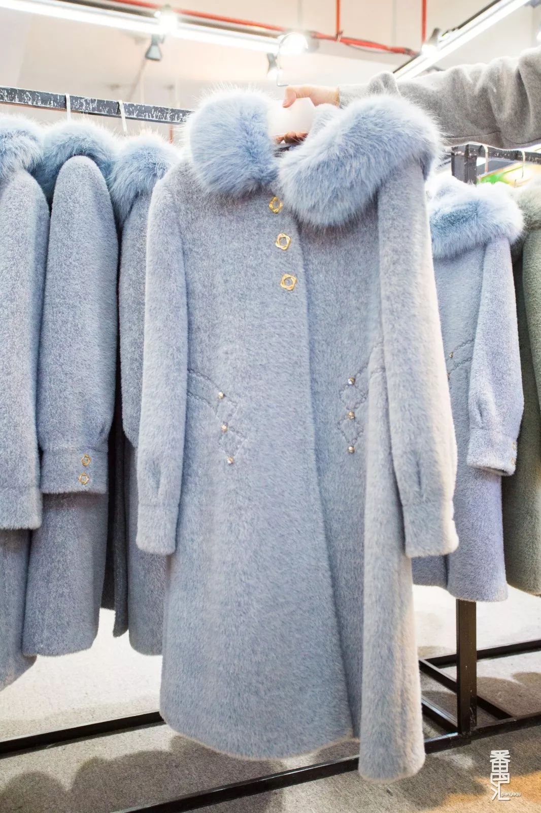 南村工厂特卖店,广州番禺南村特卖场服装