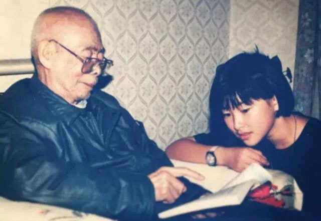 连续8年蝉联全球最美100人，35岁性感*物尤**凭美胸翻红，网友：我就是馋她身子