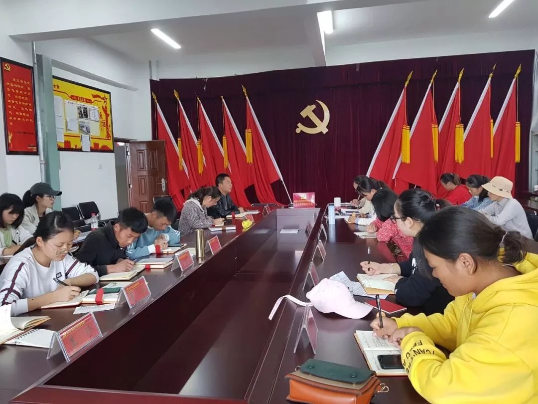 「新闻快递」丽江车主注意!市一中前后门泊位外一律禁停,违者罚