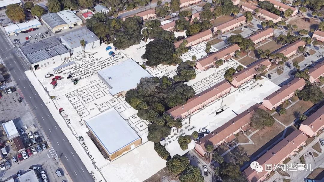 常年无人居住的房子发现一具尸体,豪宅底下发现37具遗体