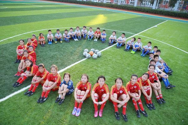 浠颁箟瓒崇悆,浠颁箟涔¤搐澶т細