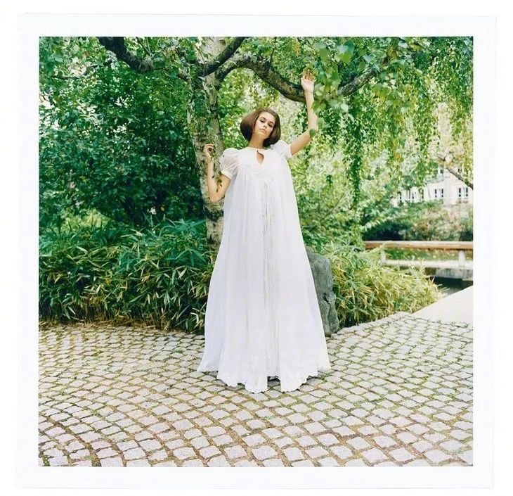 时髦办|18岁的Kaia怀孕了???其实LV太子妃也是19岁当妈妈的