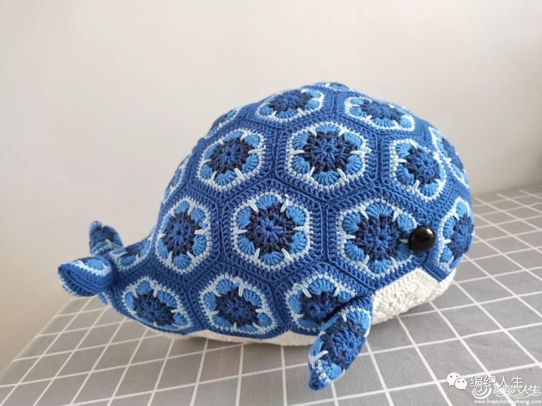 新手也能学会!毛线编织钩针非洲菊拼花鲸鱼(附图解)