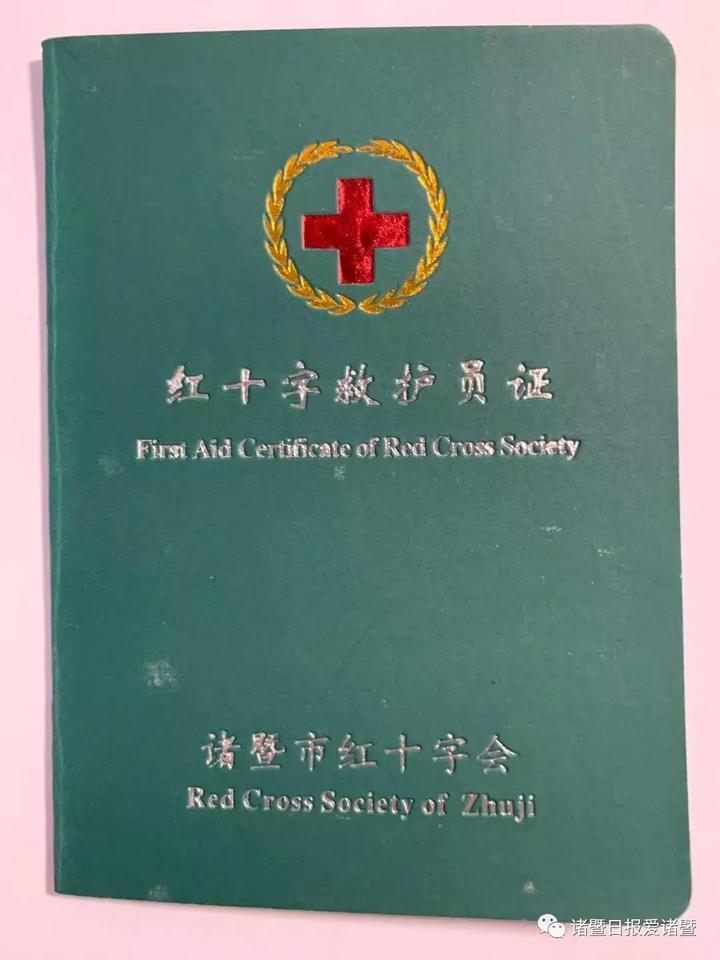 23岁女孩去武汉当志愿者,曾经的护士在小区做志愿者