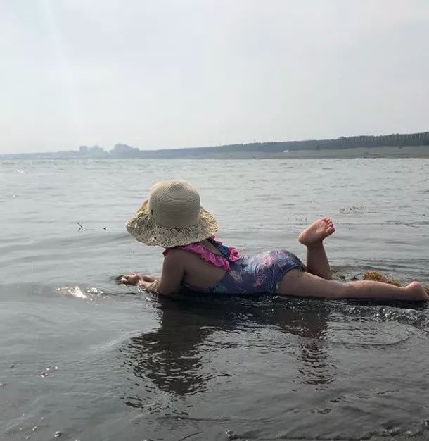 日本一年轻妈妈每天狂晒女儿“丑照”，看到第1张就笑炸了！是亲妈吗哈哈哈…