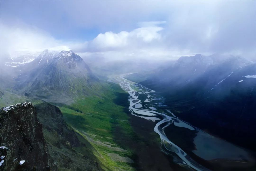 北极和南极相比哪个冷,北极和南极相比有什么特点